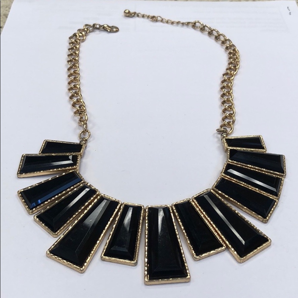 A bundle of 8 necklaces